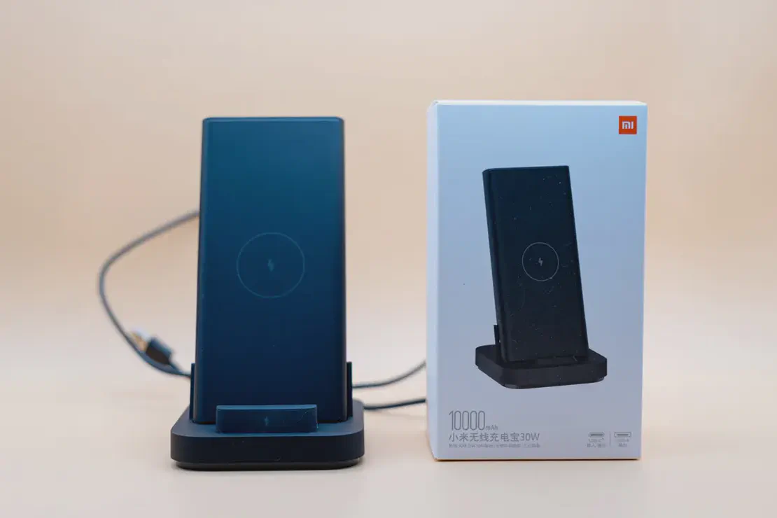 小米二合一無線充電寶 30W 10000mAh:完美結合行動電源與無線充電座的體驗